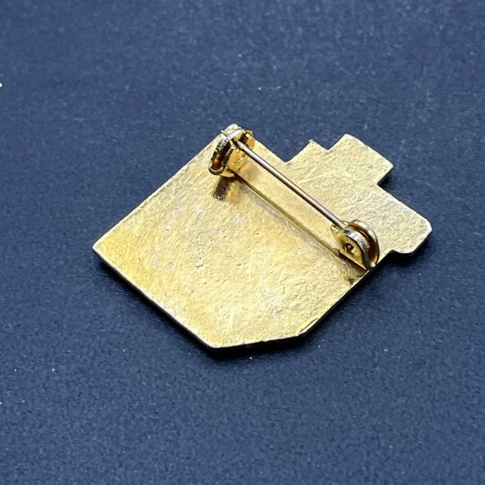 Manor Bowl 200 Award Bowling Lapel Hat Pin‎